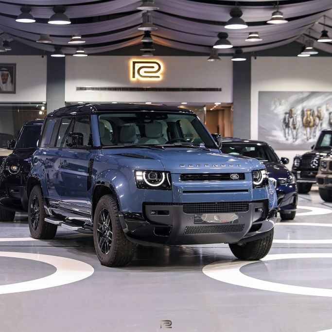 جديدة Land Rover Defender 110 ثانياً, 2.0 l, 2026 في في المملكة العربية السعودية, الرياض من Platinum Car، اللون أزرق فاتح. مواصفات الخليج | AUTO.AE | إعلان #255448