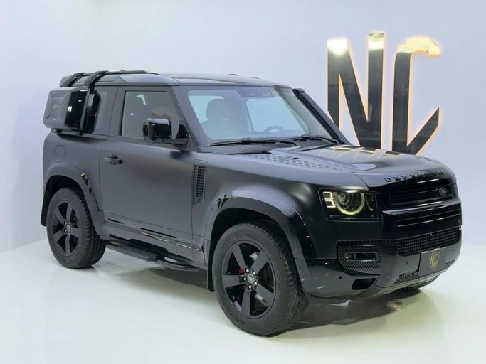 مستعملة Land Rover Defender 90 ثانياً, 2.0 l, 2023 في في المملكة العربية السعودية, الرياض من Black Car ، اللون أسود.  | AUTO.AE | إعلان #256154