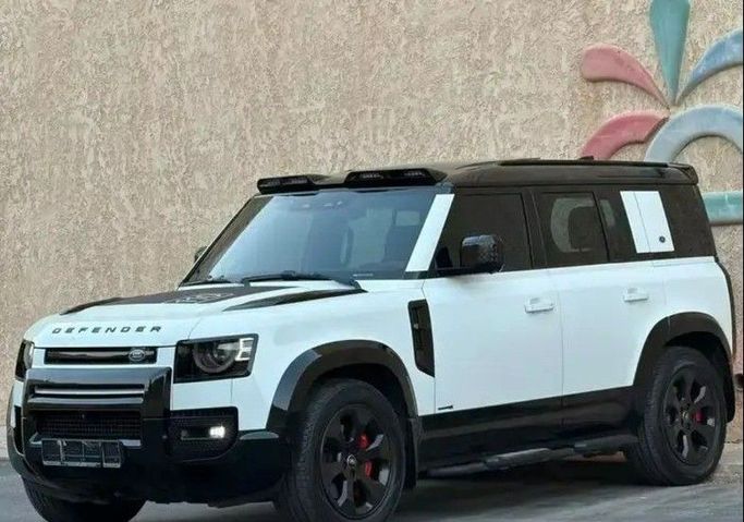 مستعملة Land Rover Defender 110 ثانياً, 3.0 l, 2021 في في المملكة العربية السعودية, الرياض من Barakat Al Markabat Cars معرض بركة المركبات للسيارات، اللون أبيض. مواصفات الخليج | AUTO.AE | إعلان #260318