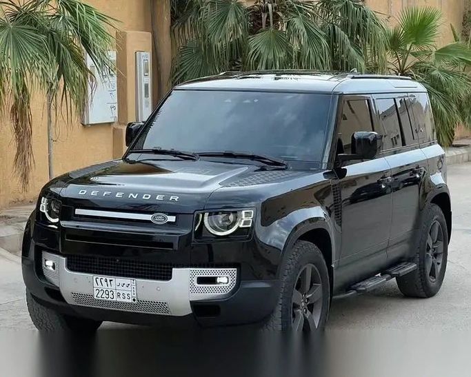 مستعملة Land Rover Defender 130 ثانياً, 3.0 l, 2023 في في المملكة العربية السعودية, الرياض من Khaled Cars شركة خالد للسيارات، اللون أسود. مواصفات الخليج | AUTO.AE | إعلان #260956