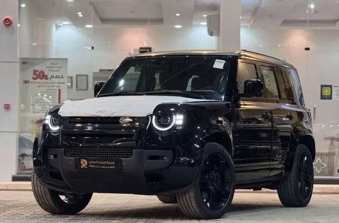 جديدة Land Rover Defender 110 ثانياً, 3.0 l, 2026 في في المملكة العربية السعودية, الرياض من Al Riyada Al Duwalya شركة الريادة الدولي للسيارات، اللون أسود. مواصفات الخليج | AUTO.AE | إعلان #262788