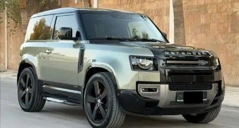 Подержанный Land Rover Defender 90 II, 5.0 л, 2022 в Саудовская Аравия, Эр-Рияд от Al Jaidi الجعيدي للسيارات Зеленый цвет. GCC | AUTO.AE | Объявление #267457