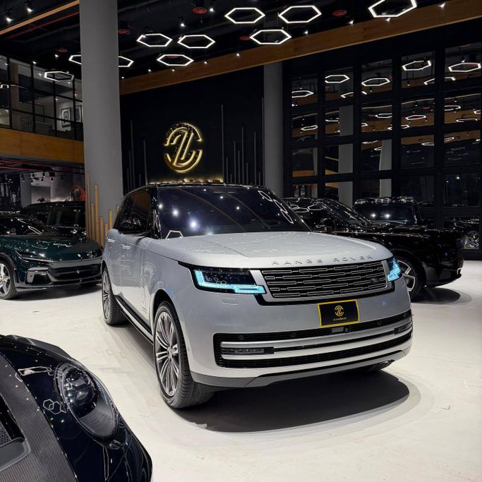 Подержанный Land Rover Range Rover P360 MHEV V, 3.0 л, 2023 в Саудовская Аравия, Эр-Рияд от Eleven car Серый цвет. GCC | AUTO.AE
