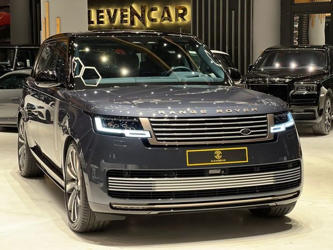 Подержанный Land Rover Range Rover P360 MHEV V, 3.0 л, 2025 в Саудовская Аравия, Эр-Рияд от Eleven car Серый цвет. GCC | AUTO.AE
