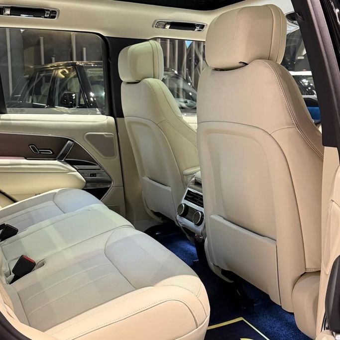 شراء Land Rover Range Rover (2025) 3.0 l بنزين في في المملكة العربية ...