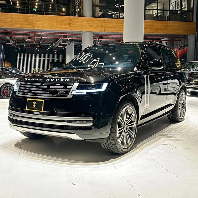 Подержанный Land Rover Range Rover P400 MHEV V, 3.0 л, 2025 в Саудовская Аравия, Эр-Рияд от Eleven car Черный цвет.  | AUTO.AE