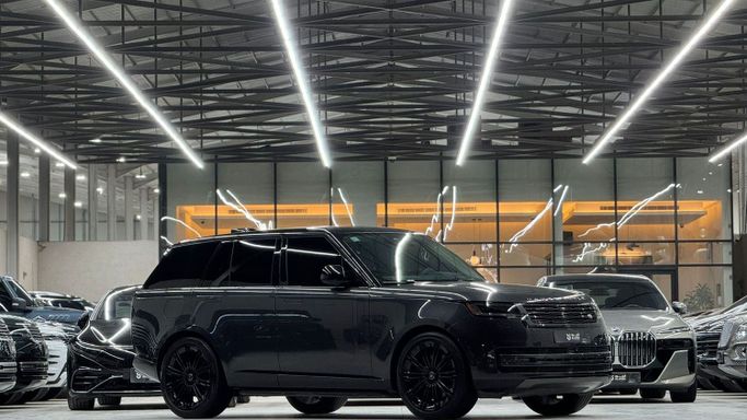 Подержанный Land Rover Range Rover P530 MHEV V (L460), 4.4 л, 2023 в Саудовская Аравия, Эр-Рияд от Al Jood الجود Серый цвет. Американская | AUTO.AE | Объявление #248209