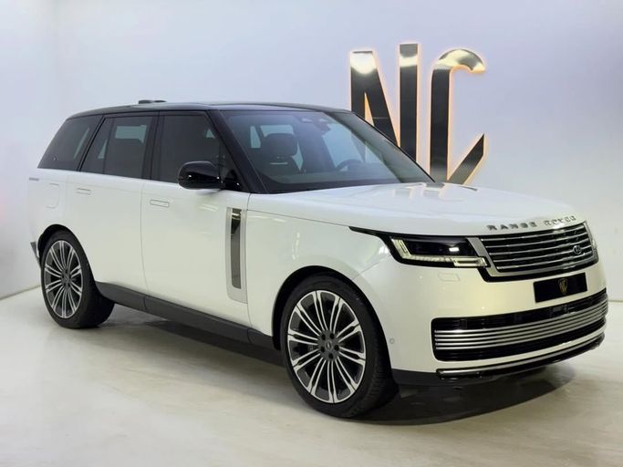 Подержанный Land Rover Range Rover P530 MHEV V (L460), 4.4 л, 2024 в Саудовская Аравия, Эр-Рияд от Black Car  Белый цвет. GCC | AUTO.AE | Объявление #256499