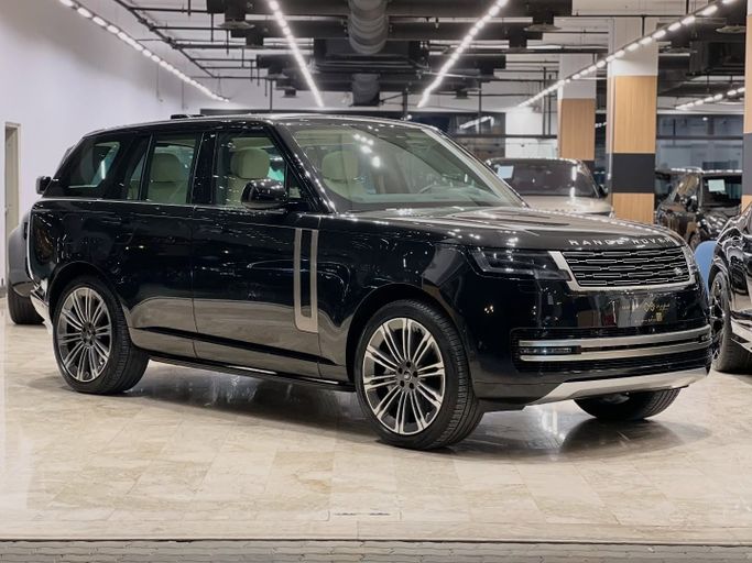 مستعملة Land Rover Range Rover P530 MHEV V, 4.4 l, 2024 في في المملكة العربية السعودية, الرياض من ALO CAR معرض ألو كار للسيارات، اللون أسود. مواصفات الخليج | AUTO.AE | إعلان #256836