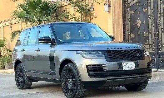 Подержанный Land Rover Range Rover P380 IV (L405) Рестайлинг, 3.0 л, 2018 в Саудовская Аравия, Эр-Рияд от معرض شموخ الشرق Shumokh Al - Sharq Золотистый цвет. GCC | AUTO.AE | Объявление #264839
