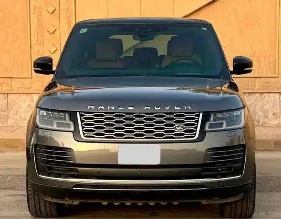 Подержанный Land Rover Range Rover P525 IV (L405) Рестайлинг, 5.0 л, 2018 в Саудовская Аравия, Эр-Рияд от Al Qaiser Showroom معرض القيصر للسيارات Серый цвет.  | AUTO.AE | Объявление #266997