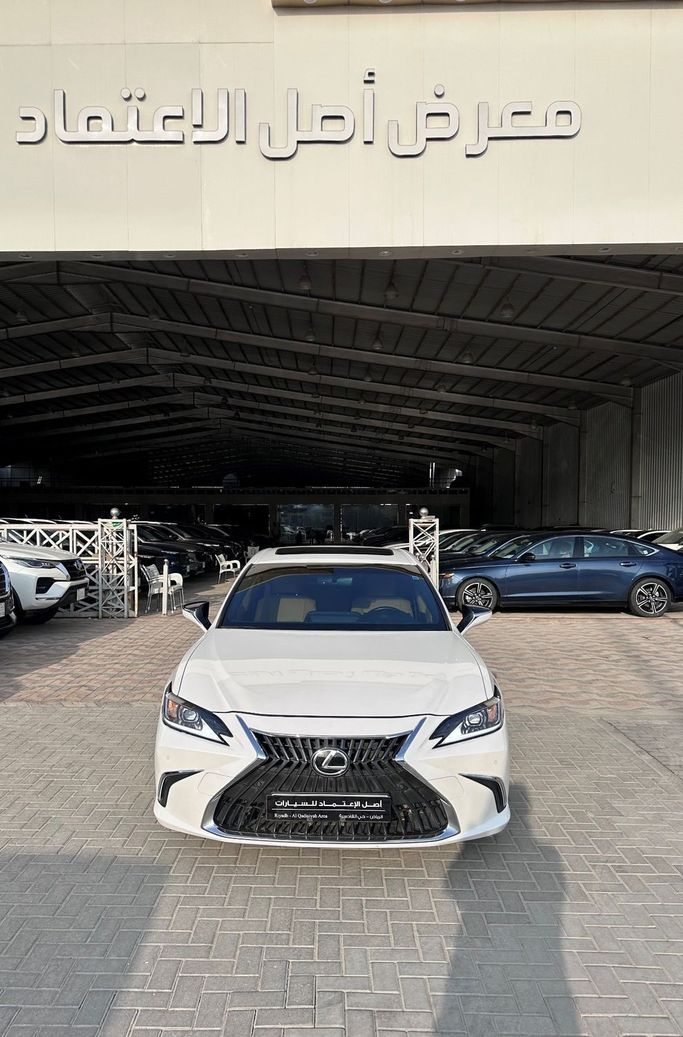 مستعملة Lexus ES 250 فيس ليفت السابع, 2.5 l, 2024 في في المملكة العربية السعودية, الرياض من Asl Al Etemad معرض اصل الاعتماد للسيارات، اللون أبيض.  | AUTO.AE | إعلان #247332