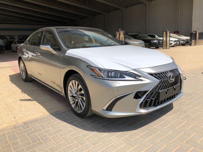 New Lexus ES 350 VII (XZ10) Facelift, 3.5 l, 2025 in Saudi Arabia, Riyadh by Saqar Najd معرض صقر نجد للسيارات, Silver color.  | AUTO.AE | Listing #251200