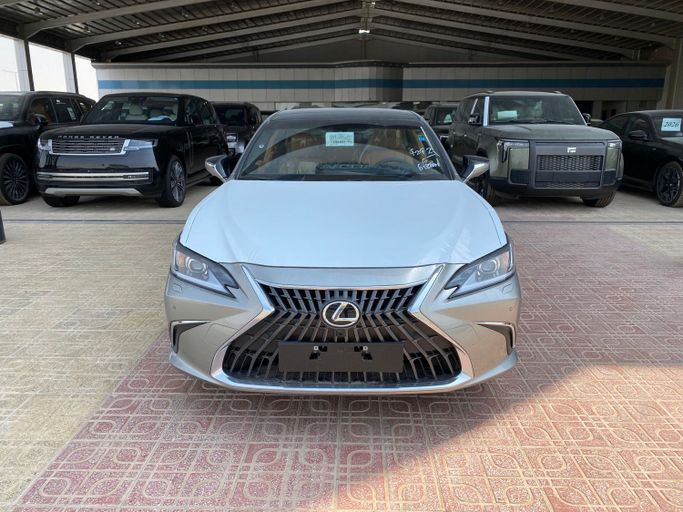 جديدة Lexus ES 350 فيس ليفت السابع, 3.5 l, 2025 في في المملكة العربية السعودية, الرياض من Saqar Najd معرض صقر نجد للسيارات، اللون فضي.  | AUTO.AE | إعلان #251207