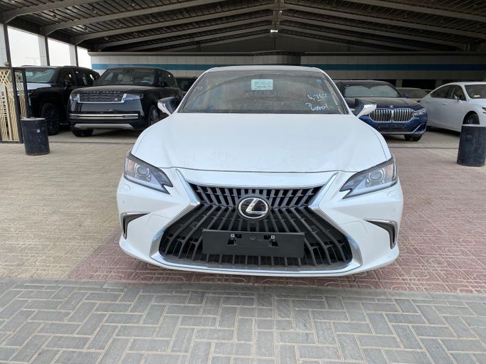 جديدة Lexus ES 350 فيس ليفت السابع, 3.5 l, 2025 في في المملكة العربية السعودية, الرياض من Saqar Najd معرض صقر نجد للسيارات، اللون أبيض.  | AUTO.AE | إعلان #251208