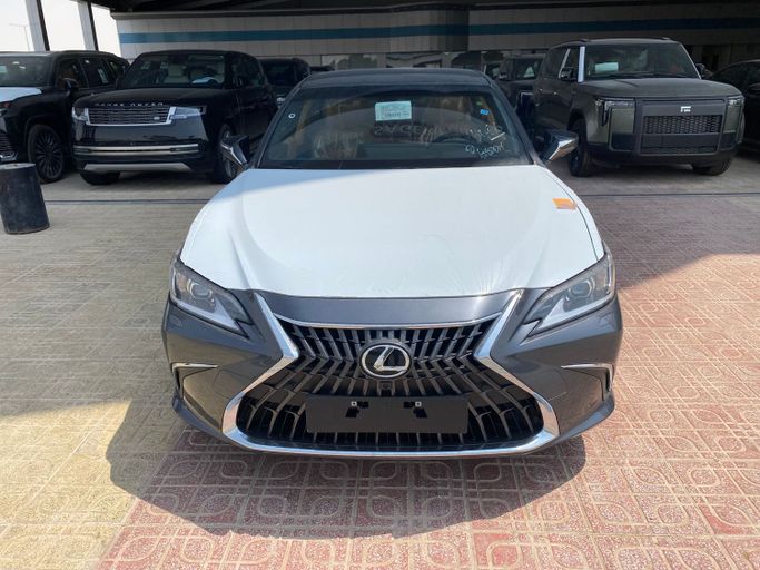 New Lexus ES 350 VII (XZ10) Facelift, 3.5 l, 2025 in Saudi Arabia, Riyadh by Saqar Najd معرض صقر نجد للسيارات, Grey color.  | AUTO.AE | Listing #251209