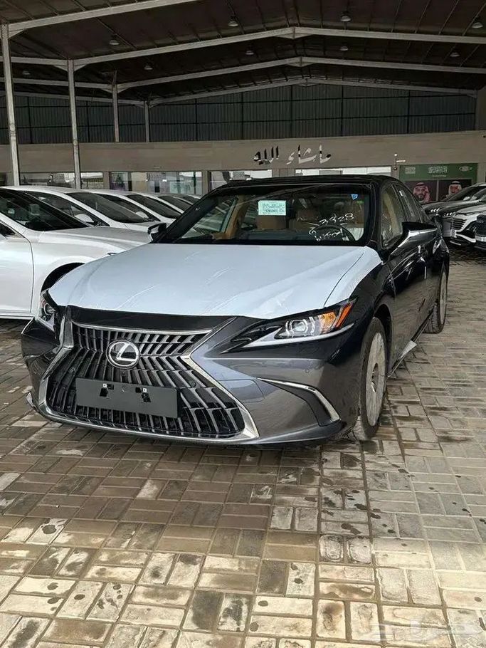 جديدة Lexus ES 350 عملية فيس ليفت السابع 2, 3.5 l, 2026 في في المملكة العربية السعودية, الرياض من Fastest Way معرض أسرع وسيلة للسيـارات، اللون رمادي. مواصفات الخليج | AUTO.AE | إعلان #257757