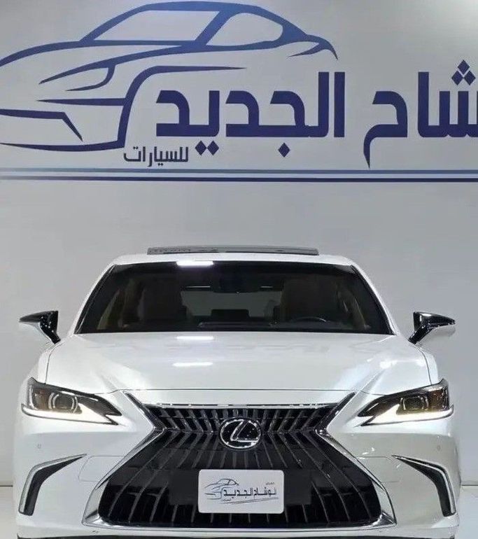 مستعملة Lexus ES 250 فيس ليفت السابع, 2.5 l, 2022 في في المملكة العربية السعودية, الرياض من Al Wishah Cars معرض الوشاح للسيارات، اللون أبيض. مواصفات الخليج | AUTO.AE | إعلان #259072
