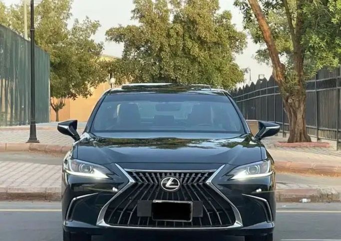 Used Lexus ES 300h VII (XZ10) Facelift, 2.5 l, 2023 in Saudi Arabia, Riyadh by Sumou Al Markabat معرض سمو المركبات, Black color.  | AUTO.AE | Listing #259354