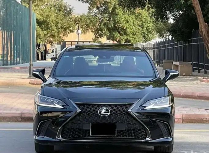 مستعملة Lexus ES 350 سابعاً, 3.5 l, 2021 في في المملكة العربية السعودية, الرياض من Sumou Al Markabat 2 معرض سمو المركبات، اللون أسود.  | AUTO.AE | إعلان #259742