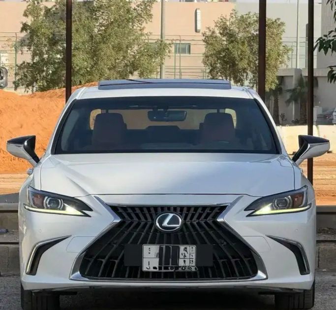 Подержанный Lexus ES 300h VII (XZ10) Рестайлинг, 2.5 л, 2022 в Саудовская Аравия, Эр-Рияд от Sumou Al Markabat 2 معرض سمو المركبات Белый цвет.  | AUTO.AE | Объявление #259782