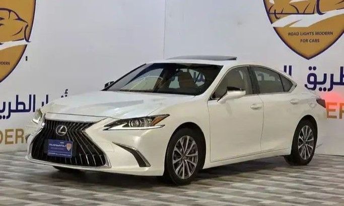 Used Lexus ES 300h VII (XZ10) Facelift, 2.5 l, 2023 in Saudi Arabia, Riyadh by Anwar Al Tareeq Al Hadith  معرض انوار الطريق الحديث, White color. GCC Specs | AUTO.AE | Listing #260328