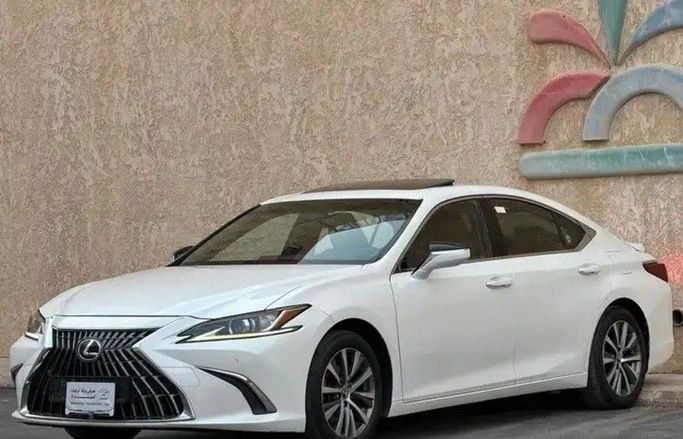 Подержанный Lexus ES 300h VII (XZ10) Рестайлинг, 2.5 л, 2021 в Саудовская Аравия, Эр-Рияд от Barakat Al Markabat Cars معرض بركة المركبات للسيارات Белый цвет. GCC | AUTO.AE | Объявление #260348