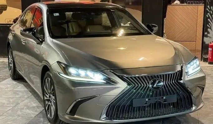 مستعملة Lexus ES 250 سابعاً, 2.5 l, 2020 في في المملكة العربية السعودية, الرياض من Salim Cars معرض سالم للسيارات، اللون رمادي. مواصفات الخليج | AUTO.AE | إعلان #260353