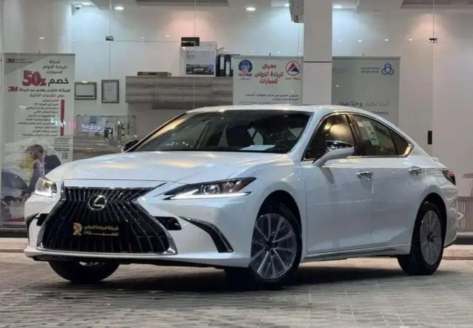 جديدة Lexus ES 350 فيس ليفت السابع, 3.5 l, 2025 في في المملكة العربية السعودية, الرياض من Al Riyada Al Duwalya شركة الريادة الدولي للسيارات، اللون أبيض.  | AUTO.AE | إعلان #262809