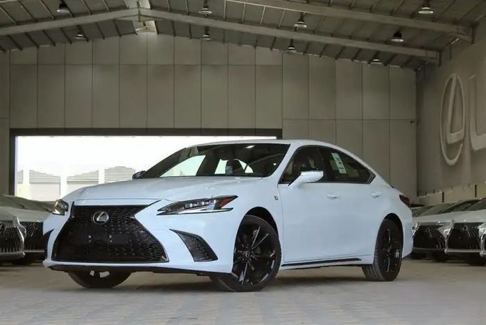 Новый ⁦Lexus ES 350 VII (XZ10) Рестайлинг, 3.5 л, 2025⁩ в Саудовская Аравия, Эр-Рияд от Al Hal Al Srae الحل السريع للسيارات Белый цвет.  | AUTO.AE | Объявление #287751