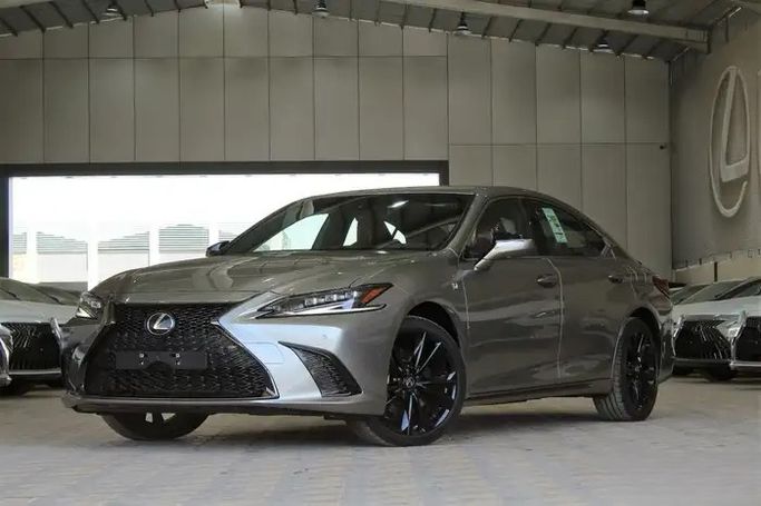 Новый ⁦Lexus ES 350 VII (XZ10) Рестайлинг, 3.5 л, 2025⁩ в Саудовская Аравия, Эр-Рияд от Al Hal Al Srae الحل السريع للسيارات Серый цвет.  | AUTO.AE | Объявление #287755