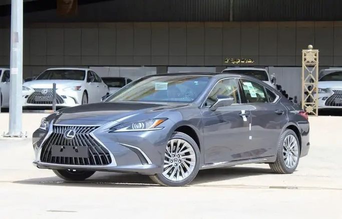 Новый ⁦Lexus ES 350 VII (XZ10) Рестайлинг, 3.5 л, 2025⁩ в Саудовская Аравия, Эр-Рияд от Al Hal Al Srae الحل السريع للسيارات Другой цвет цвет.  | AUTO.AE | Объявление #287770