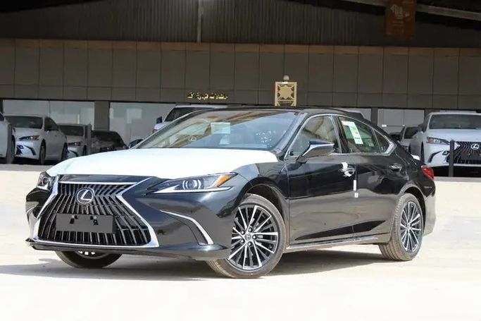 جديدة ⁦Lexus ES 350 فيس ليفت السابع، 3.5 l، 2025⁩ في في المملكة العربية السعودية, الرياض من Al Hal Al Srae الحل السريع للسيارات، اللون أسود. مواصفات الخليج | AUTO.AE | إعلان #288026