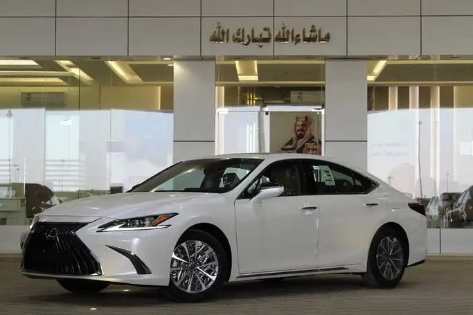 Новый ⁦Lexus ES 350 VII (XZ10) Рестайлинг, 3.5 л, 2025⁩ в Саудовская Аравия, Эр-Рияд от Al Hal Al Srae الحل السريع للسيارات Белый цвет. GCC | AUTO.AE | Объявление #288279