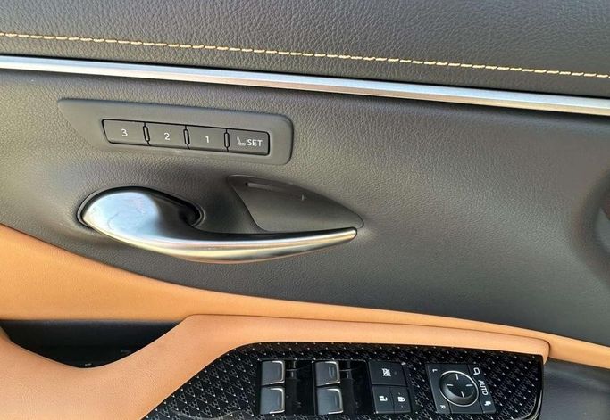 Подержанный Lexus ES 350 VII (XZ10) Рестайлинг, 3.5 л, 2025 в Саудовская Аравия, Эр-Рияд от Al Shukh شركة معرض الشيوخ للسيارات Серый цвет.  | AUTO.AE | Объявление #296242 — фото 10 из 16