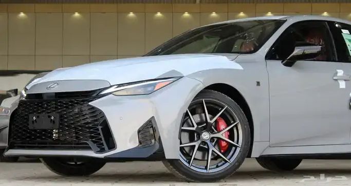 جديدة ⁦Lexus IS 350 ثالثاً فيس ليفت 3، 3.5 l، 2026⁩ في في المملكة العربية السعودية, الرياض من Al Hal Al Srae الحل السريع للسيارات، اللون أبيض.  | AUTO.AE | إعلان #287585