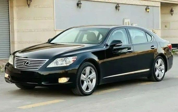 مستعملة Lexus LS 460 L رابعاً, 4.6 l, 2010 في في المملكة العربية السعودية, الرياض من معرض الدوسري للسيارات، اللون أسود. مواصفات الخليج | AUTO.AE | إعلان #258744