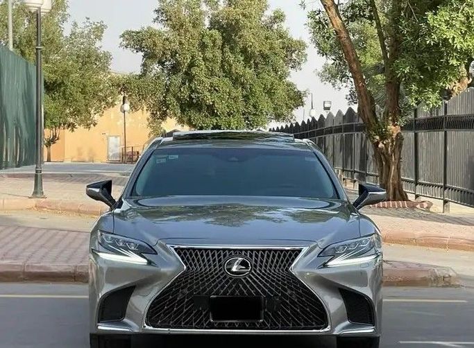 Used Lexus LS 350 V, 3.5 l, 2018 in Saudi Arabia, Riyadh by Sumou Al Markabat معرض سمو المركبات, Grey color.  | AUTO.AE | Listing #259612