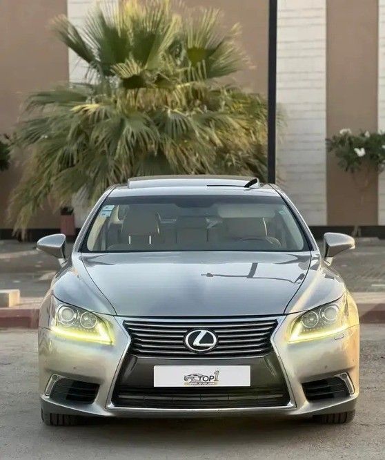 مستعملة Lexus LS 460 L عملية فيس ليفت IV 2, 4.6 l, 2017 في في المملكة العربية السعودية, الرياض من First Top One Cars معرض فيرست توب ون للسيارات، اللون فضي.  | AUTO.AE | إعلان #261034