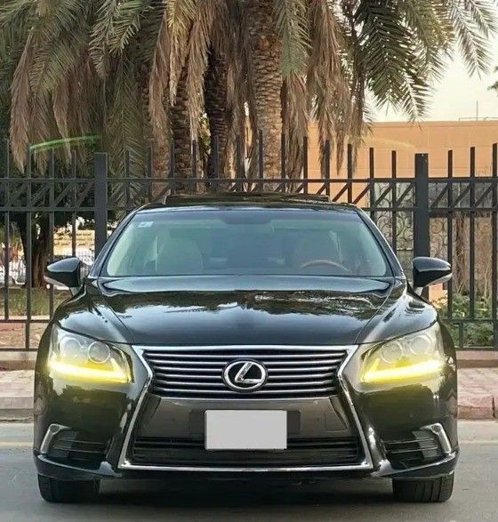مستعملة Lexus LS 460 L عملية فيس ليفت IV 2, 4.6 l, 2014 في في المملكة العربية السعودية, الرياض من Bayraq Al Ibda’a Cars معرض بيرق الابداع، اللون أسود.  | AUTO.AE | إعلان #261472