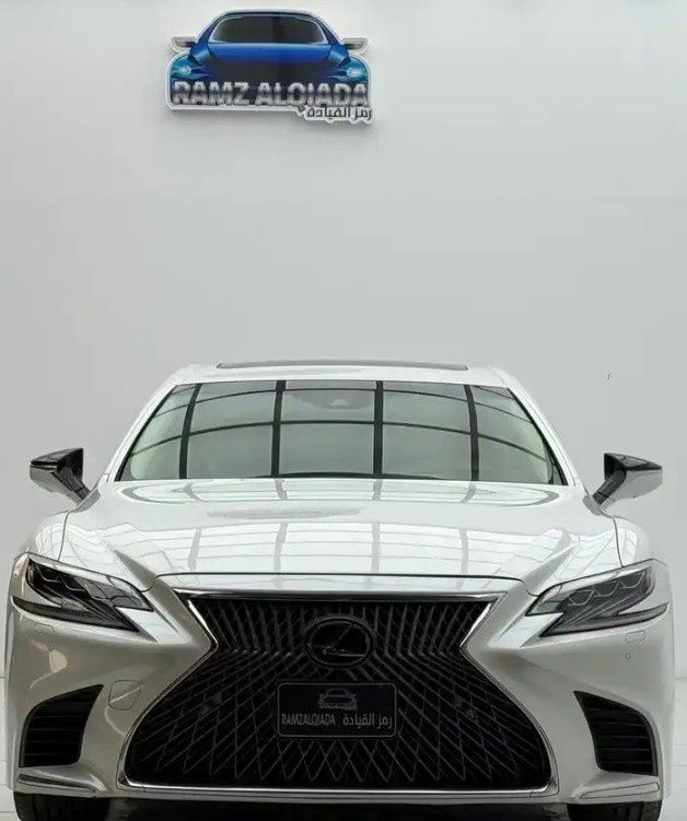 مستعملة Lexus LS 500 V, 3.4 l, 2018 في في المملكة العربية السعودية, الرياض من Ramz Al Qiyadah معرض رمز القيادة، اللون أبيض. مواصفات الخليج | AUTO.AE | إعلان #267761