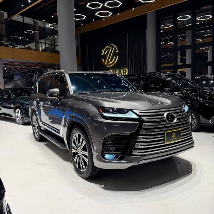 Подержанный Lexus LX 600 IV, 3.4 л, 2024 в Саудовская Аравия, Эр-Рияд от Eleven car Серебристый цвет. GCC | AUTO.AE