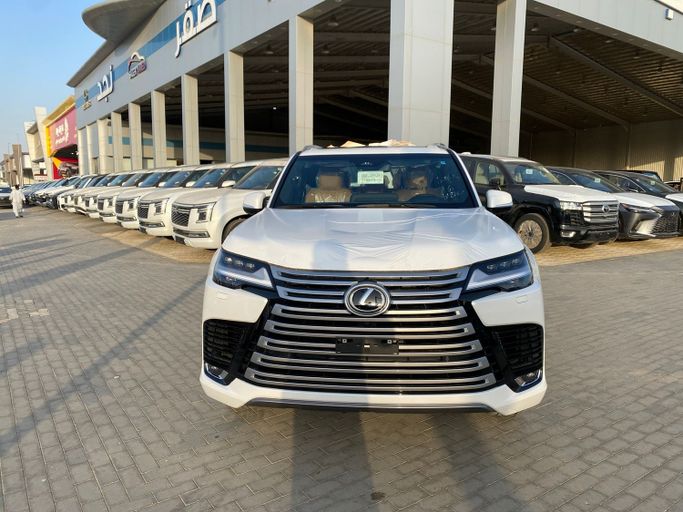 مستعملة Lexus LX 600 رابعاً, 3.4 l, 2026 في في المملكة العربية السعودية, الرياض من Saqar Najd معرض صقر نجد للسيارات، اللون أبيض.  | AUTO.AE | إعلان #251179