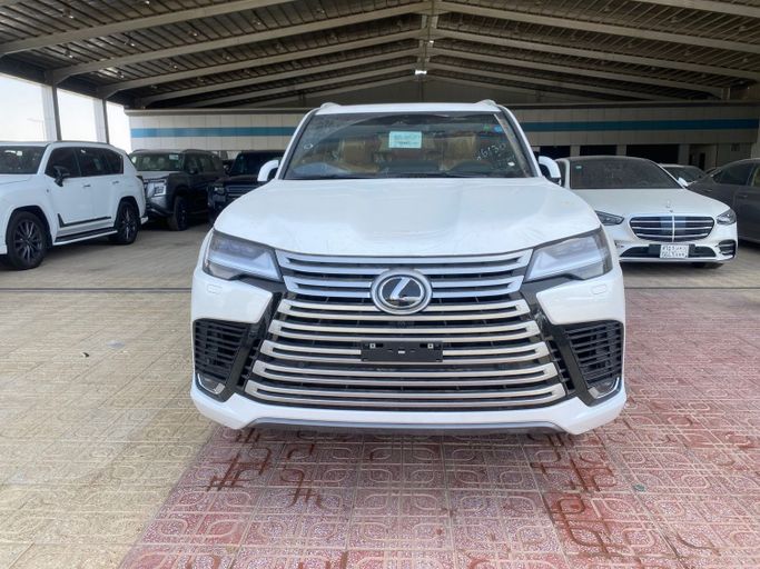جديدة Lexus LX 600 رابعاً, 3.4 l, 2026 في في المملكة العربية السعودية, الرياض من Saqar Najd معرض صقر نجد للسيارات، اللون أبيض.  | AUTO.AE | إعلان #251180