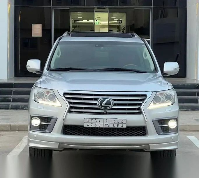 مستعملة Lexus LX 570 ثالثاً فيس ليفت, 5.7 l, 2015 في في المملكة العربية السعودية, الرياض من Khaled Cars شركة خالد للسيارات، اللون فضي. مواصفات الخليج | AUTO.AE | إعلان #260955
