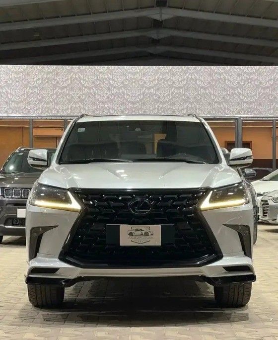 Подержанный Lexus LX 570 III Рестайлинг 2, 5.7 л, 2019 в Саудовская Аравия, Эр-Рияд от First Top One Cars معرض فيرست توب ون للسيارات Белый цвет.  | AUTO.AE | Объявление #261092