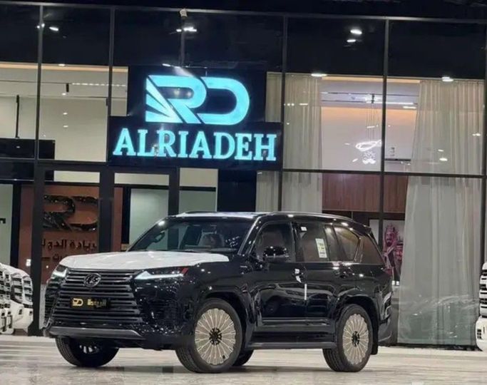 جديدة Lexus LX 600 رابعاً, 3.4 l, 2026 في في المملكة العربية السعودية, الرياض من Al Riyada Al Duwalya شركة الريادة الدولي للسيارات، اللون أسود.  | AUTO.AE | إعلان #261926