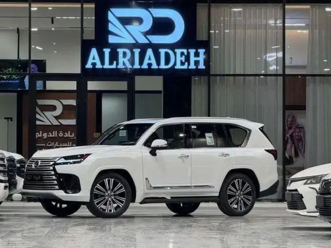 جديدة Lexus LX 600 رابعاً, 3.4 l, 2026 في في المملكة العربية السعودية, الرياض من Al Riyada Al Duwalya شركة الريادة الدولي للسيارات، اللون أبيض. مواصفات الخليج | AUTO.AE | إعلان #262126