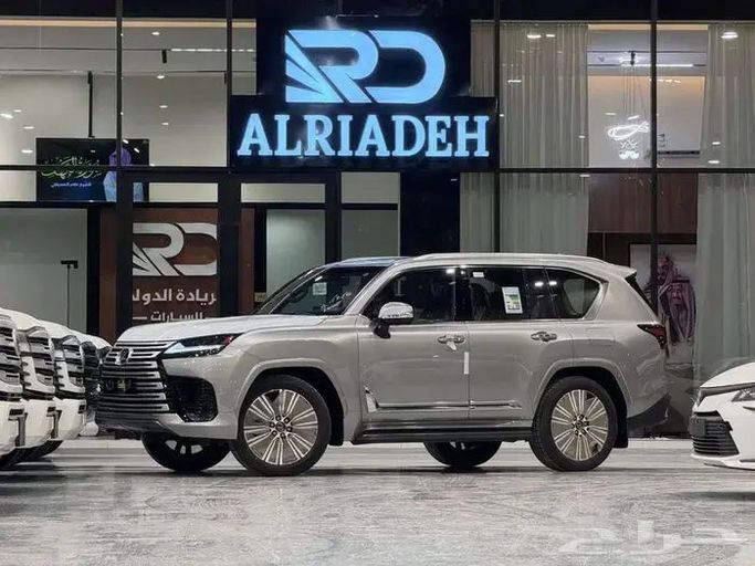 جديدة Lexus LX 600 رابعاً, 3.4 l, 2026 في في المملكة العربية السعودية, الرياض من Al Riyada Al Duwalya شركة الريادة الدولي للسيارات، اللون فضي. مواصفات الخليج | AUTO.AE | إعلان #262150