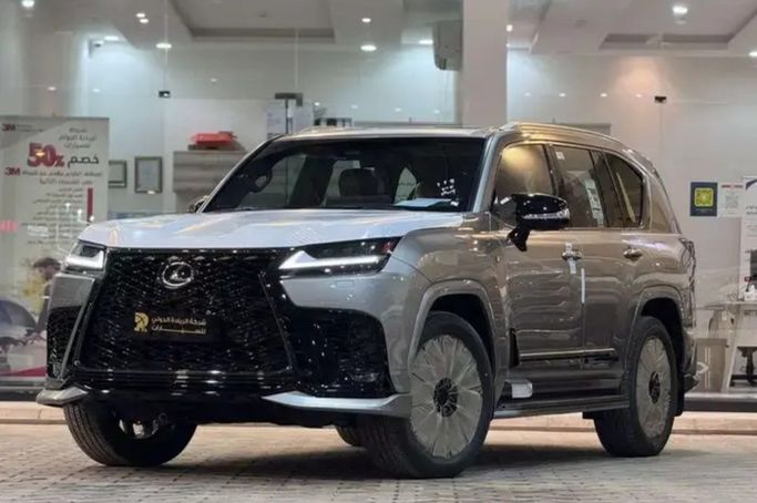 جديدة Lexus LX 600 رابعاً, 3.4 l, 2025 في في المملكة العربية السعودية, الرياض من Al Riyada Al Duwalya شركة الريادة الدولي للسيارات، اللون فضي.  | AUTO.AE | إعلان #262790